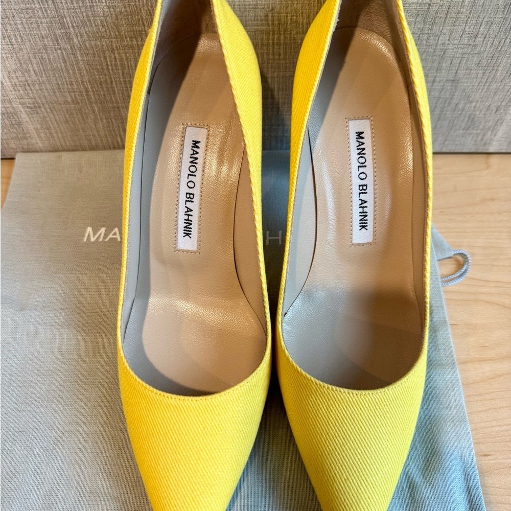 Authentic Manolo Blahnik Women's Yellow Heels Pumps 37.5 Brand New